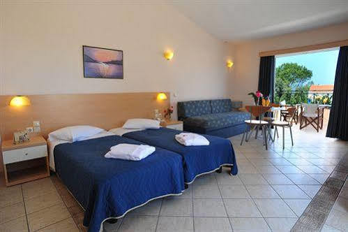 Thinalos Aparthotel Acharavi  Exterior photo
